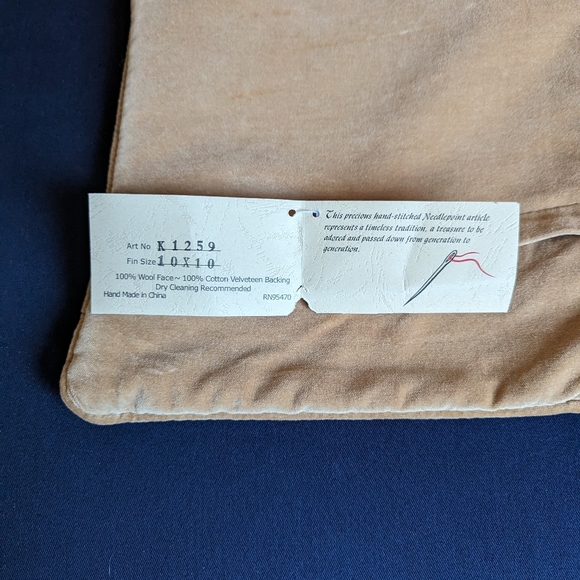 Handcrafted Lhasa Apso Needlepoint Pillow Cover - NWT - Picture 4 of 4